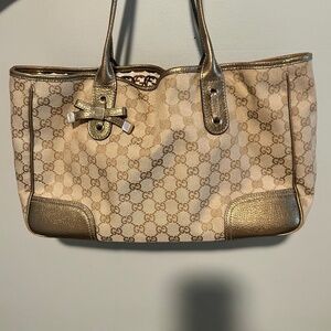 Beige and gold Gucci bag Excellent condition